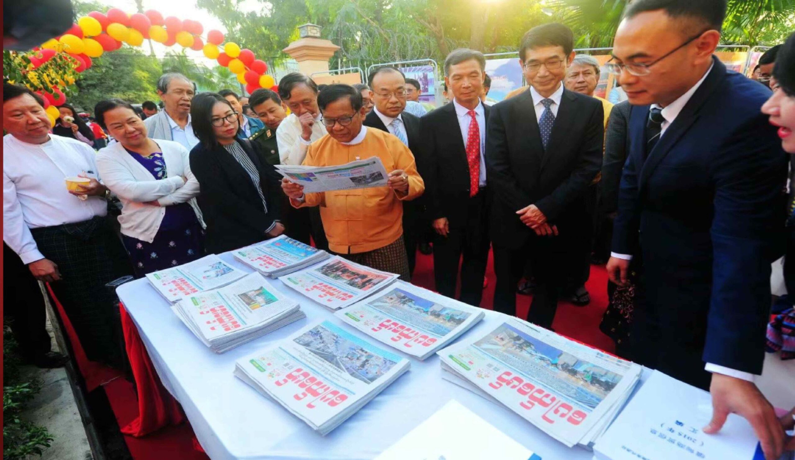 Chief Minister of Mandalay Region Dr. Zaw Myint Maung looks at a copy of Pauk Phaw newspaper at an event in January. (Photo: Pauk Phaw 胞波 Facebook)