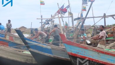 Rohingya people mooring their boats near Thea Chaung village, Sittwe Township, trying to prepare for Cyclone Mocha in early May 2023 (Photo: Myanmar Now)