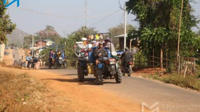 Moebye residents flee the town in February 2022 (Photo: Khun Hla Nyan / Myanmar Now)