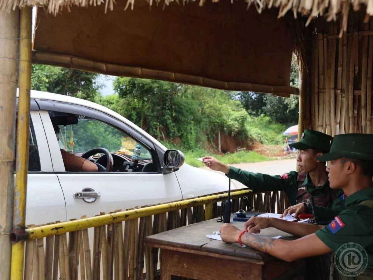 Vehicle stops at a road checkpoint operated by the Myanmar National Democratic Alliance Army (MNDAA), also known as the Kokang army (Photo: The Kokang/Facebook)