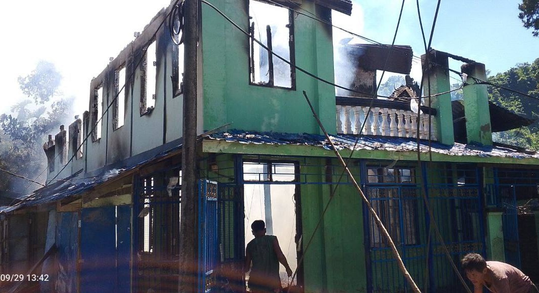 A building burns in Chin State’s Paletwa Township following an airstrike on September 29 (Photo: One Nation News)