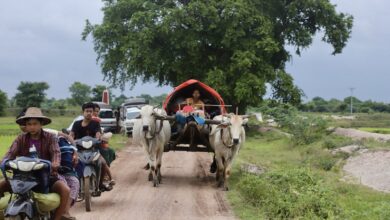 A group of villagers in the town of Khin-U in Sagaing Region flees from armed clashes in August 2025 (Moe Oo / Myanmar Now)