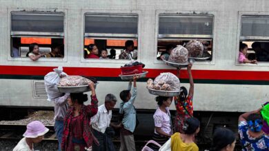 Scene at a Yangon train station in December of last year (Photo: Kan Kaung)