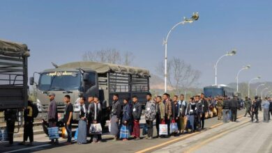 Thai authorities returning prisoners of war to the Myanmar junta after their escape from prison in Karenni (Kayah) State (Photo: Ko Chit (MDY) - Telegram)