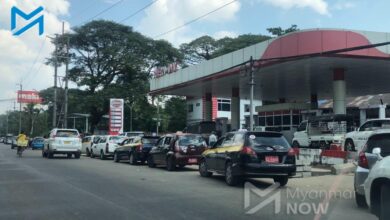 A line of cars waits to buy fuel in Yangon in December 2023 (Photo: Myanmar Now)