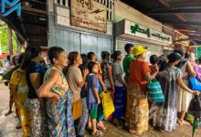 Yangon residents queue for cooking oil in June 2024 (Photo: Ko Kan Kaung / Myanmar Now)