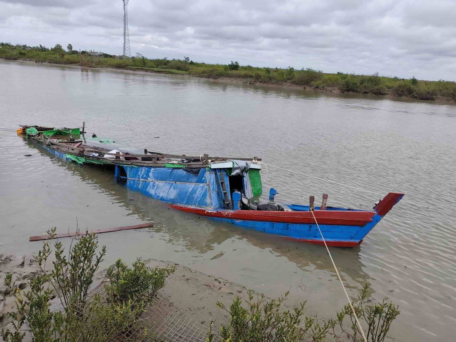 The boat that capsized in the Kin River in Ponnagyun Township on June 15, killing at least 11 passengers (Photo: Ponnagyun Youths Association)