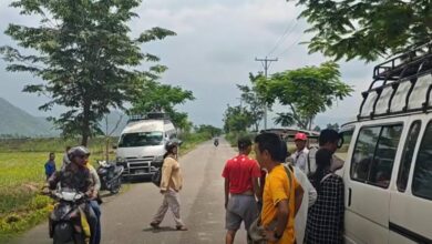 Vehicles stranded on the Tamu-Khampat road on June 8 (Photo: Thang Let Dawla / Facebook)
