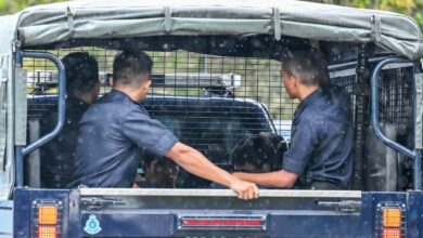 Malaysian police escort detainees following the escape of more than 100 Rohingya refugees from an immigration detention centre in February 2024 (Photo: Mohd Fasfan / AFP)