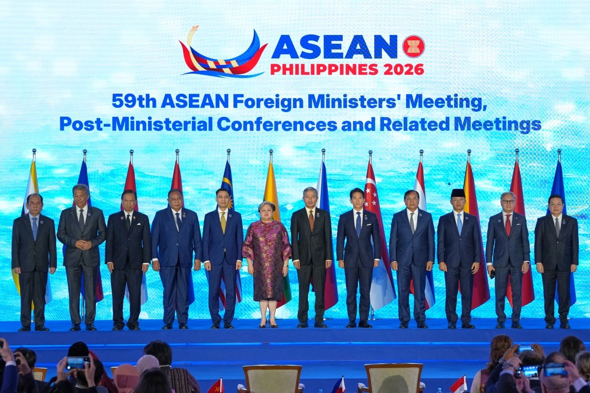 ASEAN foreign ministers pose during the opening ceremony of their annual meeting in Pasay, Metro Manila, on July 21 (Photo: Aaron Favila / AFP)