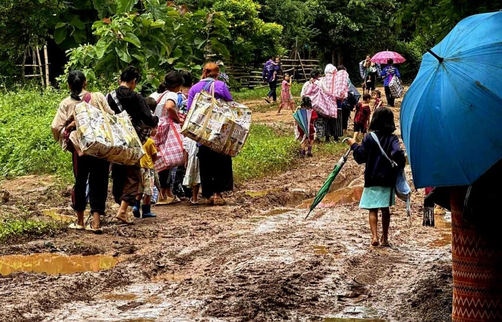 Mothers carry baby supplies and other items donated by a Thai relief organisation (Photo: Phil Thornton)