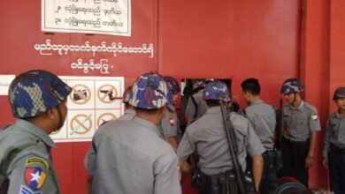 Police officers arrive at Shwebo Prison in Sagaing Region in May 2019 (Photo: Myanmar Now)