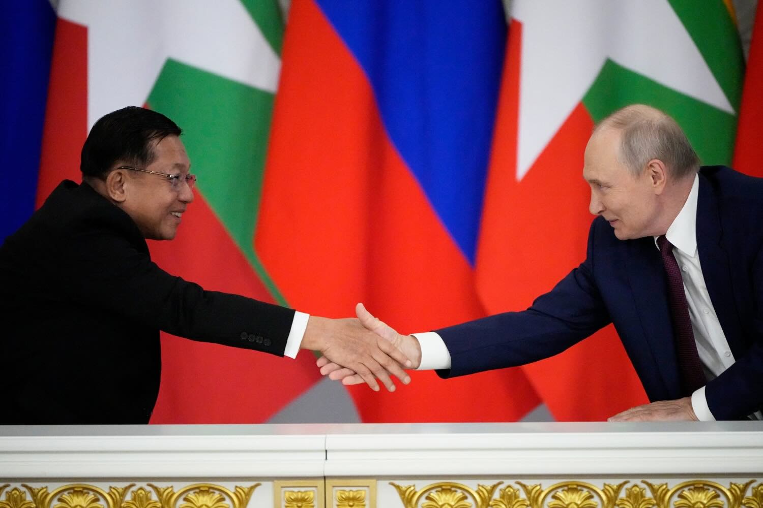 Min Aung Hlaing, left, shakes hands with Russian President Vladimir Putin during their bilateral meeting at the Grand Kremlin Palace in Moscow on August 18 (Photo: Alexander Zemlianichenko / Pool / AFP)