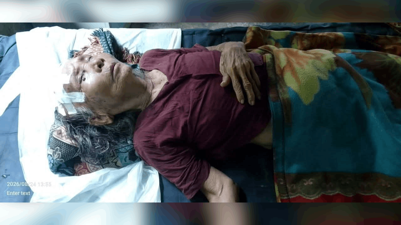 An elderly woman injured by the junta airstrike in Paletwa Township, Chin State, on August 24 (Photo: Supplied)