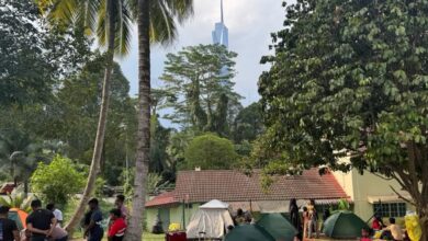 Rohingya refugees camp outside the UNHCR office in Kuala Lumpur before being arrested on July 27 (Photo: Rohingya Rights Response)