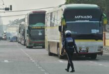 A policeman walks in front of buses carrying Myanmar nationals being returned from Malaysia to Myanmar on the outskirts of Kuala Lumpur on September 29, 2026 (Arif Kartono/AFP)