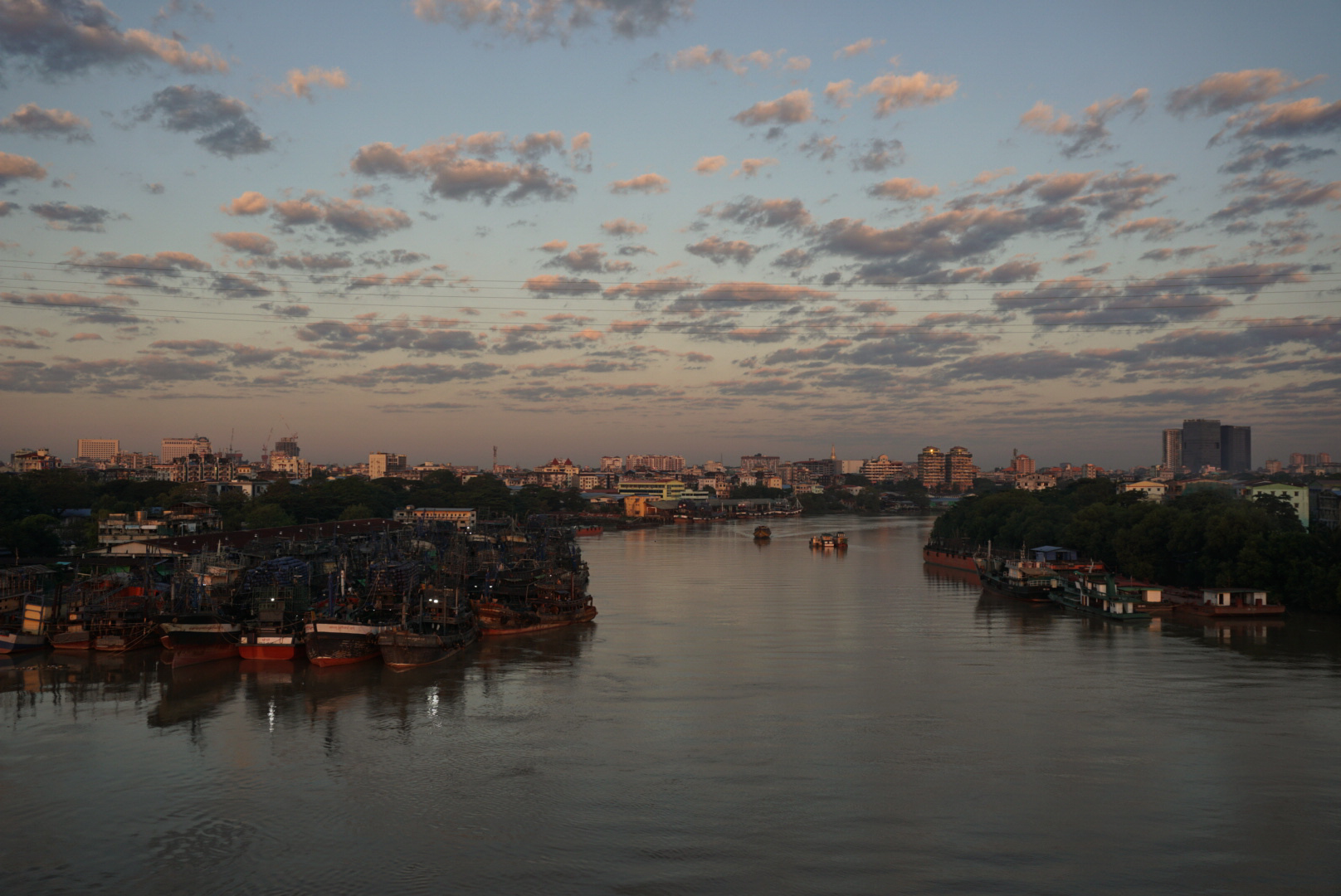 Generator in Yangon's downtown to tide over daily electricity cuts (Photo: Myanmar Now)