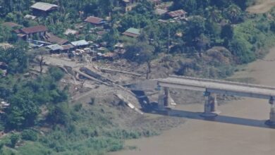ပဲခူးတိုင်း၊ ညောင်လေးပင်ခရိုင်၊ ကျောက်ကြီးမြို့နယ်အတွင်းရှိ စစ်တောင်းမြစ်ကူးတံတား နတ်သံကွင်းကို ဇွန် ၆ ရက်တွင် တော်လှန်ရေးအဖွဲ့များက ဖောက်ခွဲခဲ့ပြီး စစ်ကောင်စီ၏ သွားလာရေးလမ်းကို ဖြတ်တောက်ထားသည်။ (ဓာတ်ပုံ - ပေးပို့)