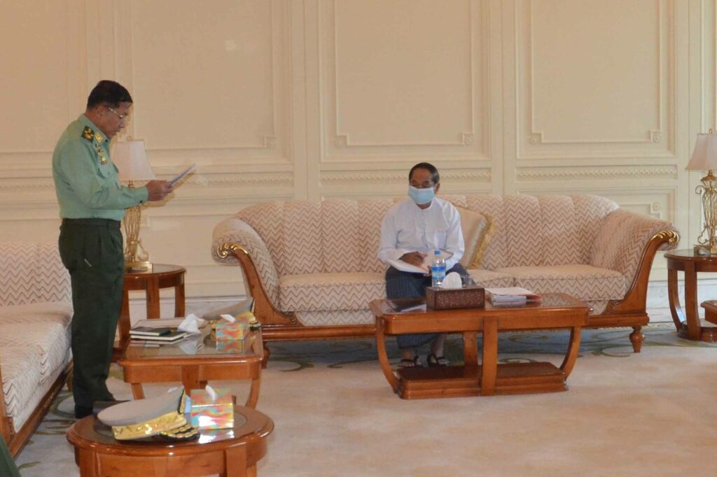 ၂၀၂၁ ဖေဖော်ဝါရီ ၁ ရက် အာဏာသိမ်းသည့်နေ့က ကျင်းပသည့် စစ်ကောင်စီ၏ ကာကွယ်ရေးနှင့် လုံခြုံရေးအစည်းအဝေးတွင် တွေ့ရသည့် ဦးမြင့်ဆွေ။ (ဓာတ်ပုံ – စစ်ကောင်စီ)