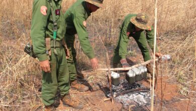 စစ်မှုထမ်းဥပဒေဖြင့် စုဆောင်းခံရသည့် လူငယ်များကို စစ်ကောင်စီက စစ်သင်တန်းပေးနေစဉ် (ဓာတ်ပုံ - စစ်ကောင်စီ)