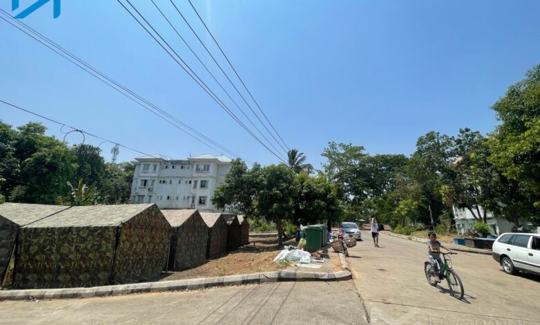 ဧပြီပထမပတ်က တွေ့ရသည့် နေပြည်တော်ကောင်စီနယ်မြေရှိ ယာယီရွက်ဖျင်တဲများ။ (ဓာတ်ပုံ- Myanmar Now)