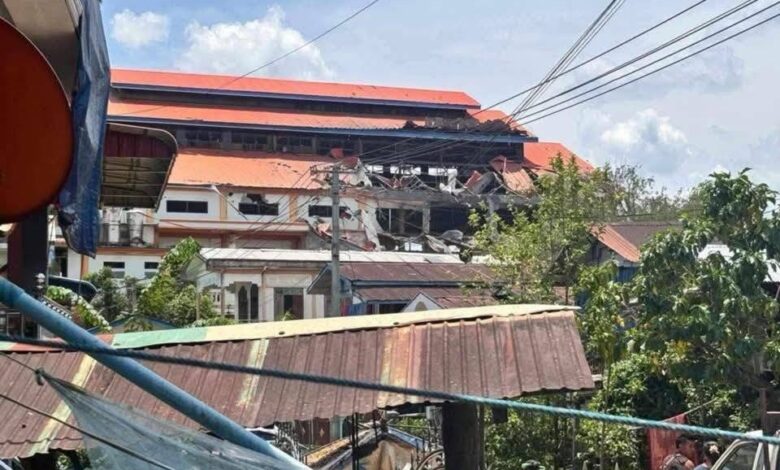 ကမ်းနီရွာဘုန်းကြီးကျောင်း လေကြောင်းတိုက်ခိုက်ခံရပြီးနောက်တွေ့ရစဉ်။ (ဓာတ်ပုံ-ပေးပို့)