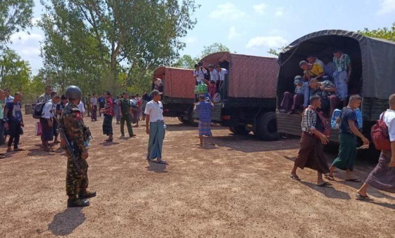 -စစ်မှုထမ်း အပတ်စဉ် (၁၂) အတွက် ရန်ကုန်တိုင်းစစ်ဌာနချုပ်သို့ရောက်လာသူများကို ဧပြီ ၁၉ ရက်က တွေ့ရစဉ်။ (ဓာတ်ပုံ-ပြည်သူ့စစ်မှုထမ်းများစုစည်းရာ)