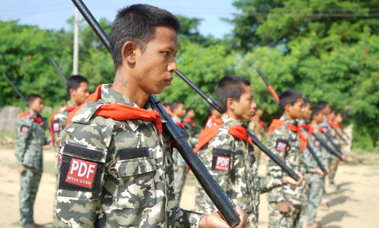 မြင်းခြံခရိုင် အမှတ် (၉) ပြည်သူကာကွယ်တပ်မတော် တပ်ဖွဲ့ဝင်များ။ (ဓာတ်ပုံ - ဗိုလ်မိုက်ခဲ Facebook)