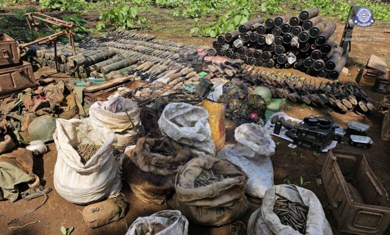 မေလ ၁၃ ရက်နေ့က KNU က သိမ်းပိုက်ခဲ့သည့် တညာကျိုး(ခ)တာလယ် ဗျုဟာစခန်းမှ လက်နက်ခဲယမ်းများ။ (ဓာတ်ပုံ - KNU)