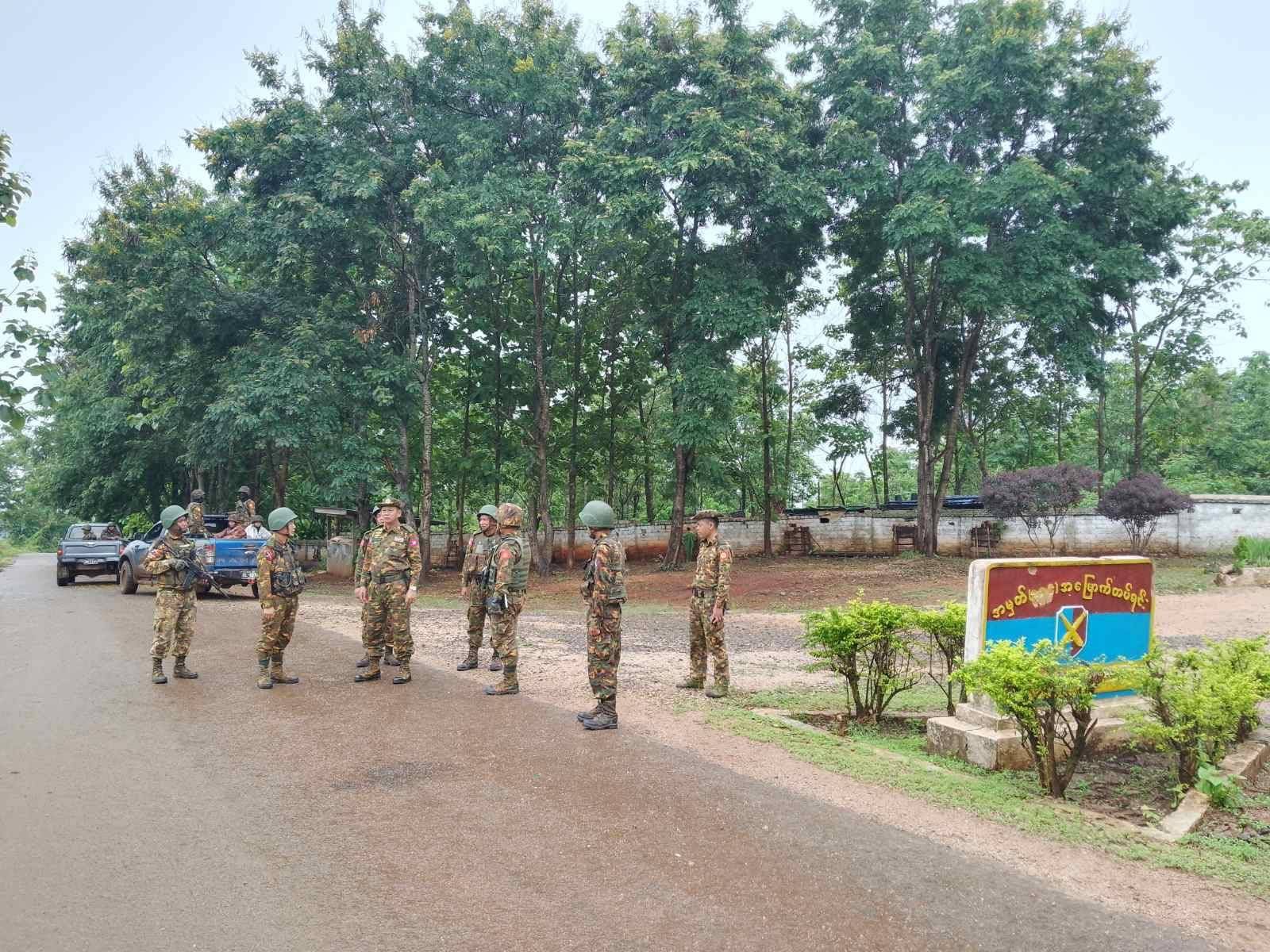 -နောင်ချိုတွင်တွေ့ရသည့် ဒုတိယဗိုလ်ချုပ်ကြီးနိုင်နိုင်ဦး။