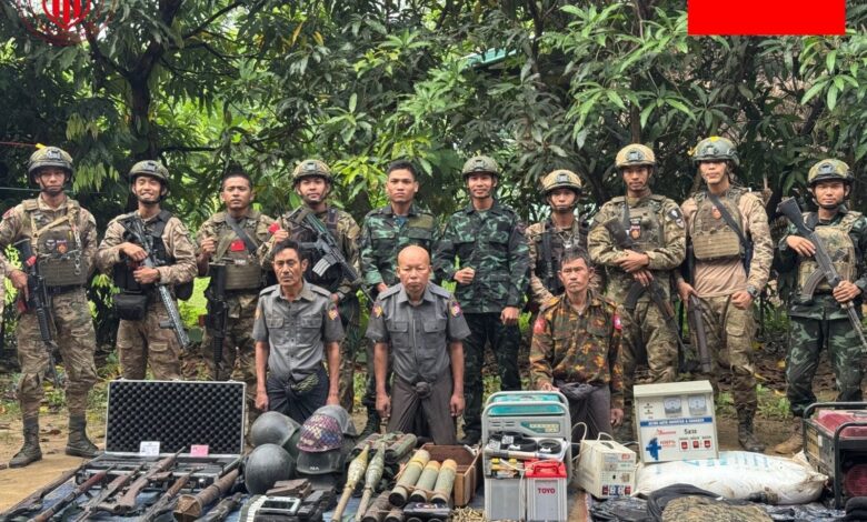 ဇွန်လ ၂၄ ရက်ညက ရန်ကုန်-မန္တလေးလမ်းဟောင်းပေါ်က တိုက်ပွဲတွင် အရှင်ဖမ်းမိသည့် စစ်ကောင်စီတပ်ဖွဲ့ဝင် ၃ ဦး (ဓာတ်ပုံ - - တောင်ပိုင်းစစ်ဒေသ အမှတ် -၂ စစ်ဒေသခွဲ Facebook)