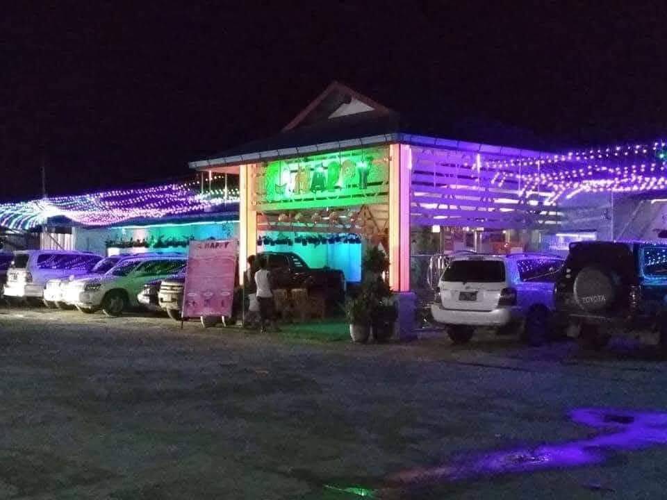 ဖားကန့်မြို့ မရှီကထောင်ရပ်ကွက်ရှိ Happy KTV ကို ၂၀၂၃ ခုနှစ်ကတွေ့ရစဉ် ဓါတ်ပုံ ပေးပို့