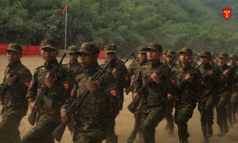 ကျောင်းသားလက်ရုံးတပ်တော်(SAF)၏ တပ်ဖွဲ့ဝင်များကို တွေ့ရစဥ်။ဓာတ်ပုံ-ပေးပို့