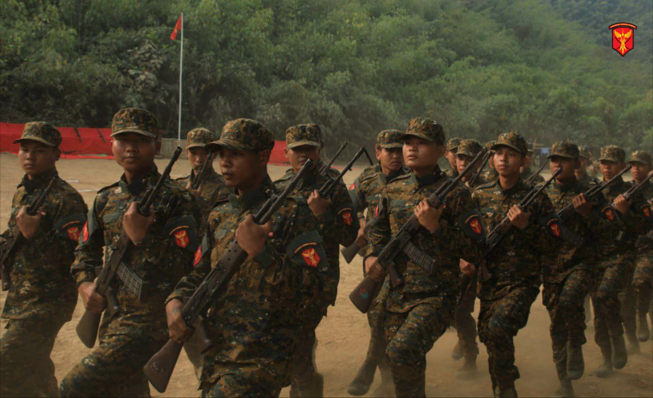 ကျောင်းသားလက်ရုံးတပ်တော်(SAF)၏ တပ်ဖွဲ့ဝင်များကို တွေ့ရစဥ်။ဓာတ်ပုံ-ပေးပို့