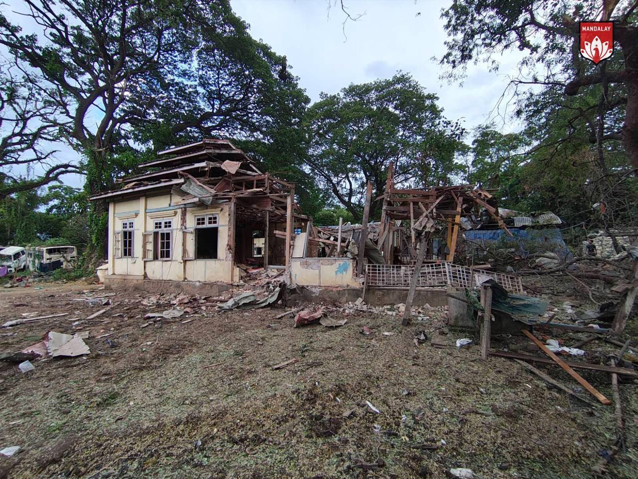 -လက်ပန်လှကျေးရွာ ဗုံးကြဲခံရပြီးနောက် တွေ့ရစဉ်။ (ဓာတ်ပုံ-MDY-PDF)