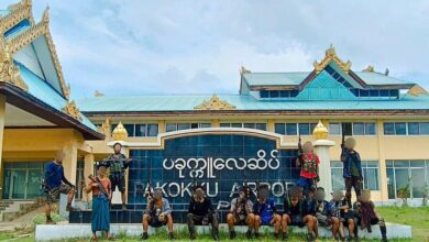 ပြီးခဲ့သည့်နှစ် ဇန်နဝါရီလအတွင်းက ပခုက္ကူလေဆိပ်အတွင်းကာကွယ်ရေးတပ်များစီးနင်း ဝင်ရောက်ခဲ့စဉ် ( ဓာတ်ပုံ- ရေစကြိုမြို့နယ် ပြည်သူ့ကာကွယ်ရေးအဖွဲ့)