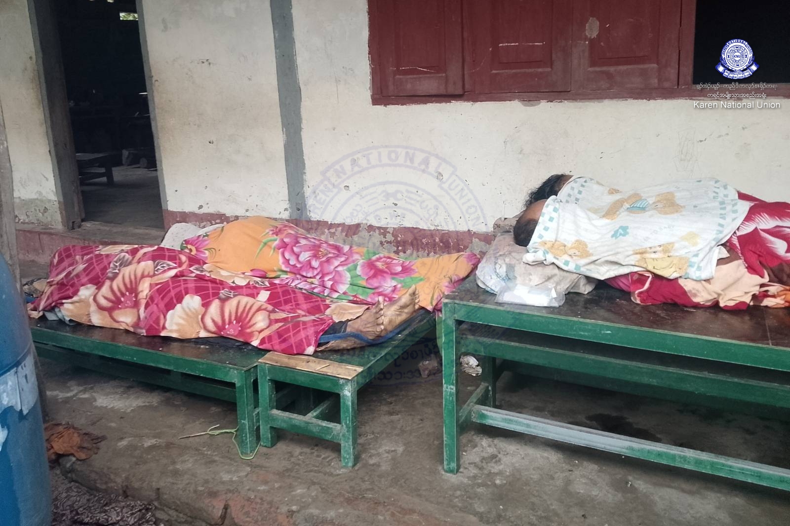 ကျောက်ကြီးမြို့နယ်၊ တောကြောင်ပေါက်ကျေးရွာ စာသင်ကျောင်း ဒရုန်းတိုက်ခိုက်ခံရမှုတွင် သေဆုံးသူတချို့။ (ဓာတ်ပုံ-KNU)