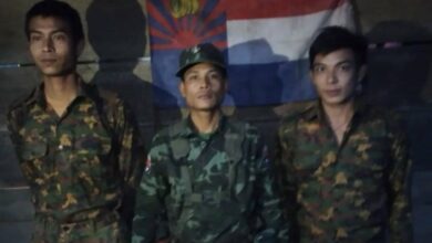 KNU တပ်မဟာ ၄ တပ်ရင်း ၁၁ ထံပူးပေါင်းလာသည့် စစ်ကောင်စီတပ်ဖွဲ့ဝင်များ Photo Credit - ခွပ်ဒေါင်းတမန်အထူးစစ်ကြောင်း Facebook