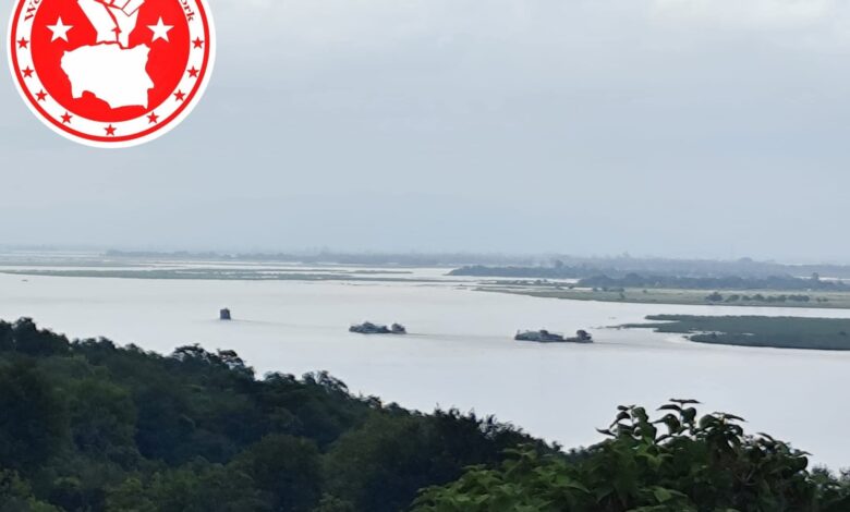 ဇူလိုင် ၂၂ ရက်နေ့က တ္တရာမြို့နယ် မိုးကြိုးရွာအနီးနား ရောက်လာသော စစ်ကောင်စီရေယာဉ်အုပ်စု။ (ဓာတ်ပုံ - Wetlet Informational Network)
