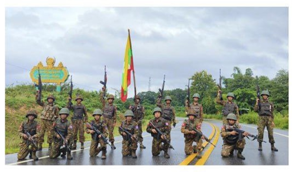 ကျုံဒိုး-ကော့ကရိတ်လမ်းပိုင်းတချို့ကို ပြန်လည်ထိန်းချုပ်လိုက်သော စစ်ကောင်စီတပ်ဖွဲ့ဝင်များ (ဓာတ်ပုံ-စစ်ကောင်စီ)