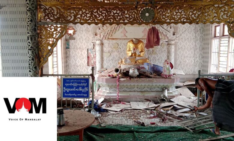 စကားပင်ရွာဘုန်းကြီးကျောင်း တိုက်ခိုက်ခံရပြီးနောက် ဘုရားကျောင်းဆောင်မှ အပျက်အစီးများ။ (ဓာတ်ပုံ- Voice Of Mandalay)