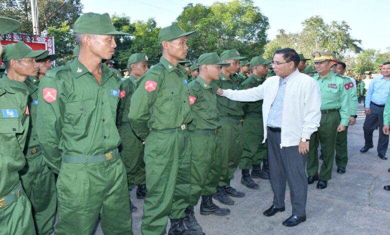 ၂၀၂၄ ဒီဇင်ဘာလက အာဏာသိမ်းတပ် ဖွင့်လှစ်ခဲ့သည့် စစ်သင်တန်းတစ်ခုတွင် တွေ့ရသော စစ်သားသစ်များ။ (ဓာတ်ပုံ - စစ်ရုံး)