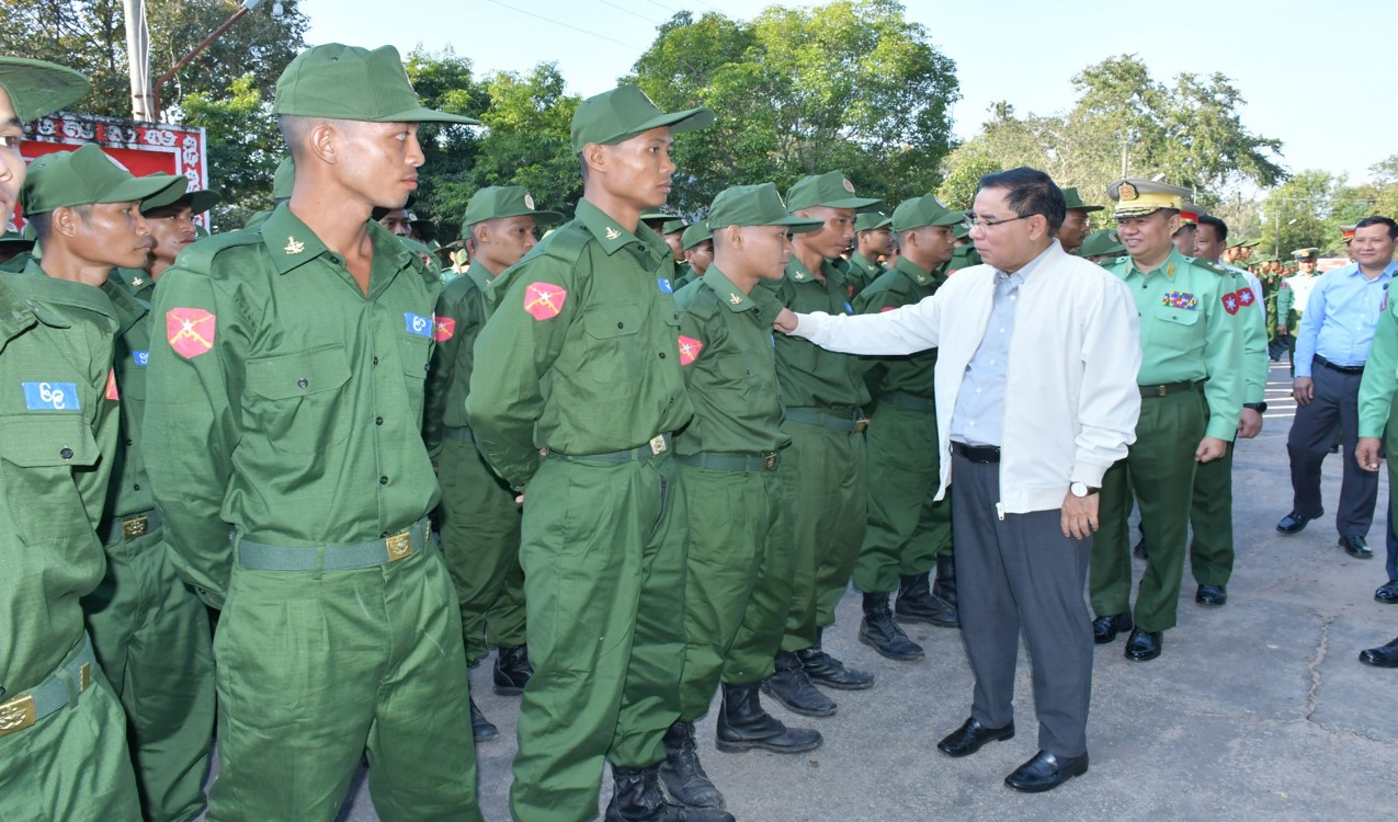 ၂၀၂၄ ဒီဇင်ဘာလက အာဏာသိမ်းတပ် ဖွင့်လှစ်ခဲ့သည့် စစ်သင်တန်းတစ်ခုတွင် တွေ့ရသော စစ်သားသစ်များ။ (ဓာတ်ပုံ - စစ်ရုံး)