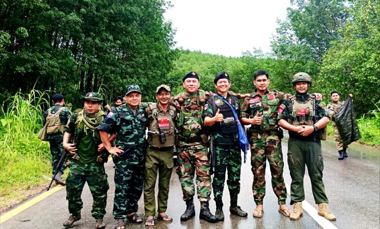 ရေဖြူမြို့နယ်တွင် လှုပ်ရှားနေသည့် တော်လှန်ရေးတပ်များ (ဓာတ်ပုံ-ရဲဘော်ကိုချမ်း)