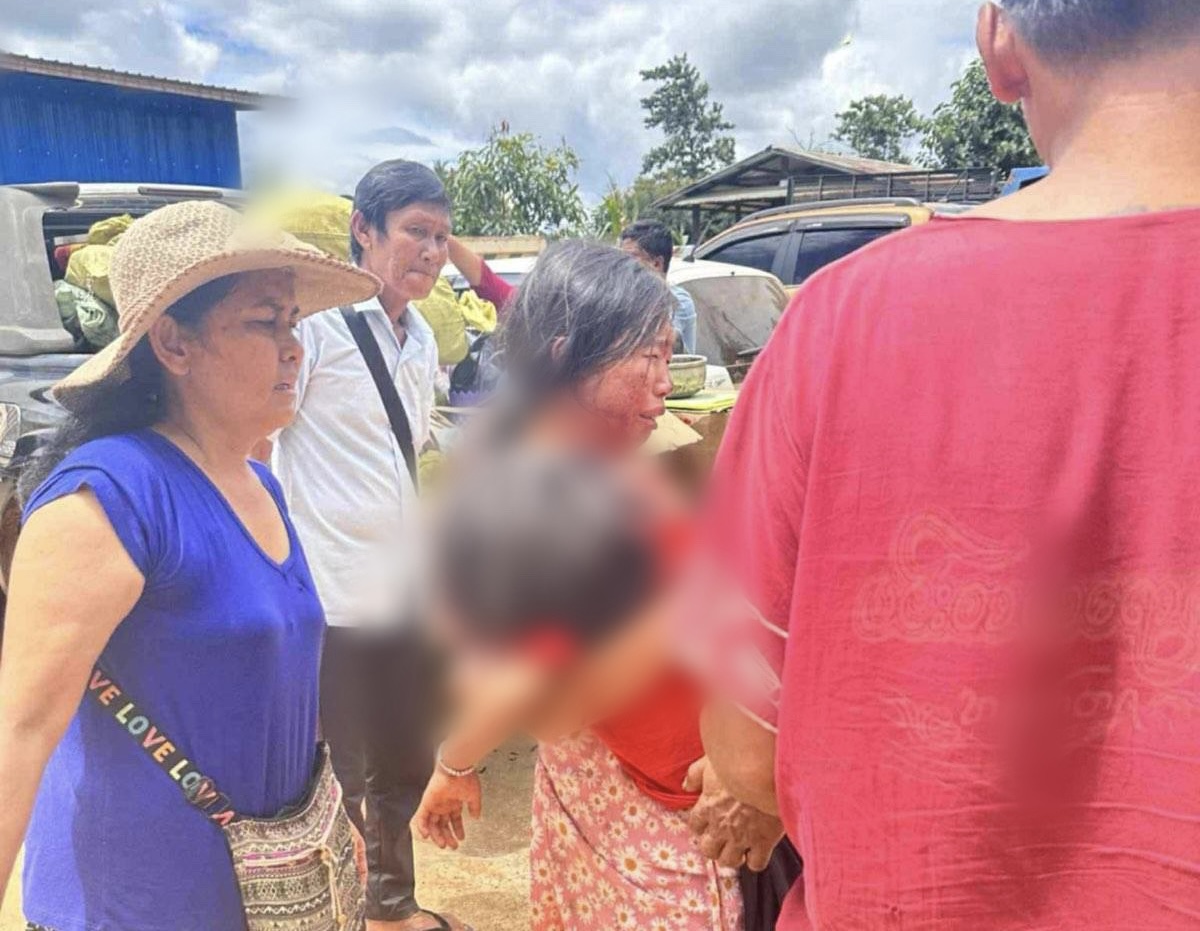 လေကြောင်းတိုက်ခိုက်ခံရ၍ အရပ်သားများ ထိခိုက်ခဲ့သည့် နောင်ပိန်ရွာကို ဩဂုတ်လ ၂၀ ရက်နေ့ နံနက်ပိုင်းတွင်တွေ့ရစဉ်။ (ဓာတ်ပုံ - ပေးပို့)