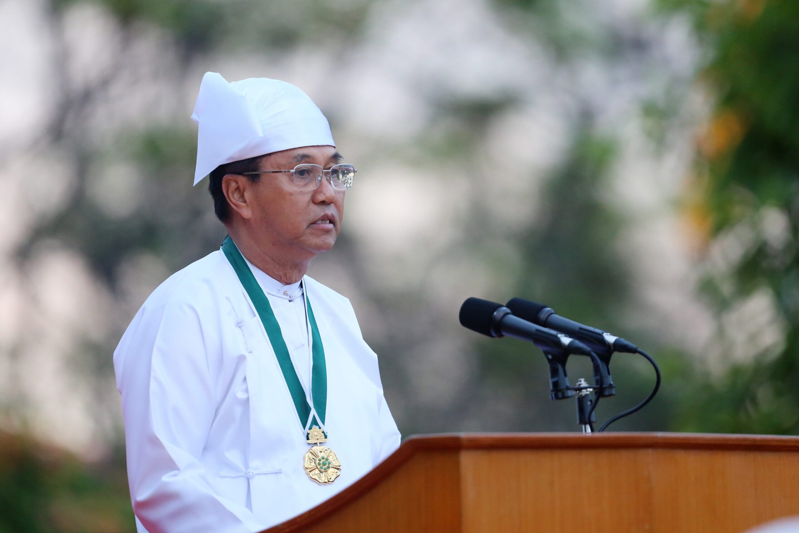 စစ်အာဏာရှင်များအဆက်ဆက် ရုပ်သေးရုပ်အဖြစ် အသုံးတော်ခံခဲ့သူ အသက် ၇၀ ကျော် စစ်ဗိုလ်ချုပ်ဟောင်းသည် စစ်ဆေးရုံပေါ်တွင် သေလုမြောပါး ဖြစ်နေသည်။