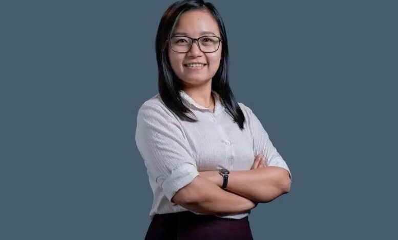 အမျိုးသားဒီမိုကရေစီအဖွဲ့ချုပ် (NLD) ပါတီ၊ ဗဟိုလူငယ်တာဝန်ခံ မမိုးဆန်းစုကြည်။