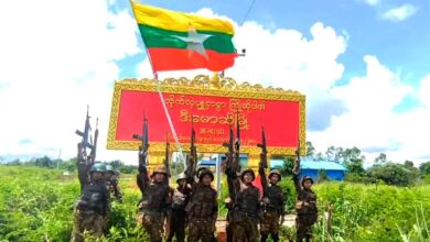 ဒီးမော့ဆိုကို ပြန်သိမ်းလိုက်သည့် စစ်ကော်မရှင်တပ်ဖွဲ့ဝင်များ Photo Credit- ကျော်စွာတယ်လီဂရမ်