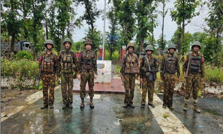 စစ်တပ်ဝါဒဖြန့်သူများက ဖော်ပြနေကြသော အမတ ၃၆၆ ရောက် စစ်သားများ။