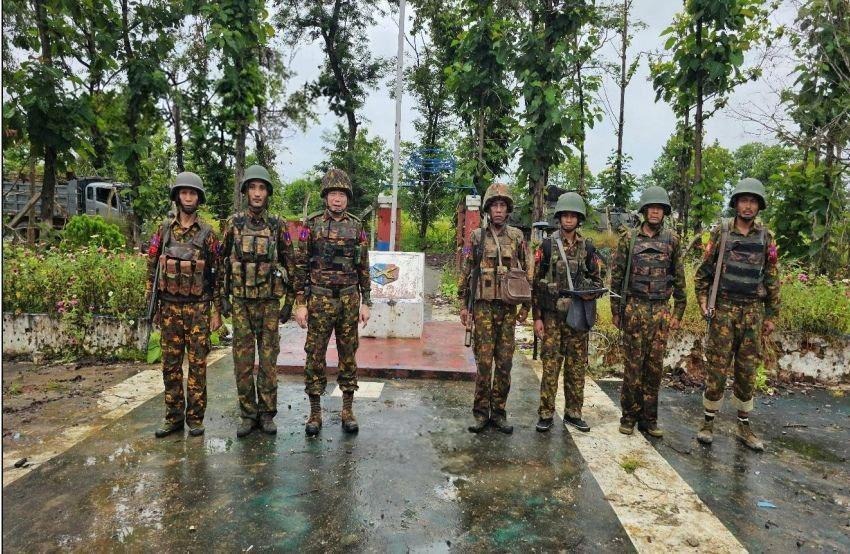 စစ်တပ်ဝါဒဖြန့်သူများက ဖော်ပြနေကြသော အမတ ၃၆၆ ရောက် စစ်သားများ။